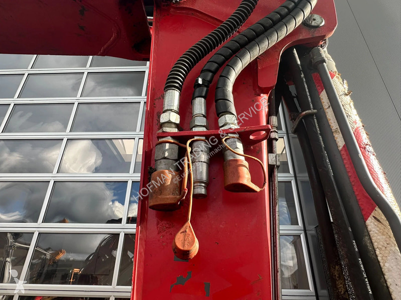 جرافة Wacker Neuson 2