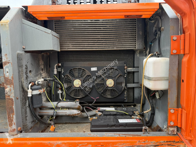 جرافة Hitachi ZX210 LC1