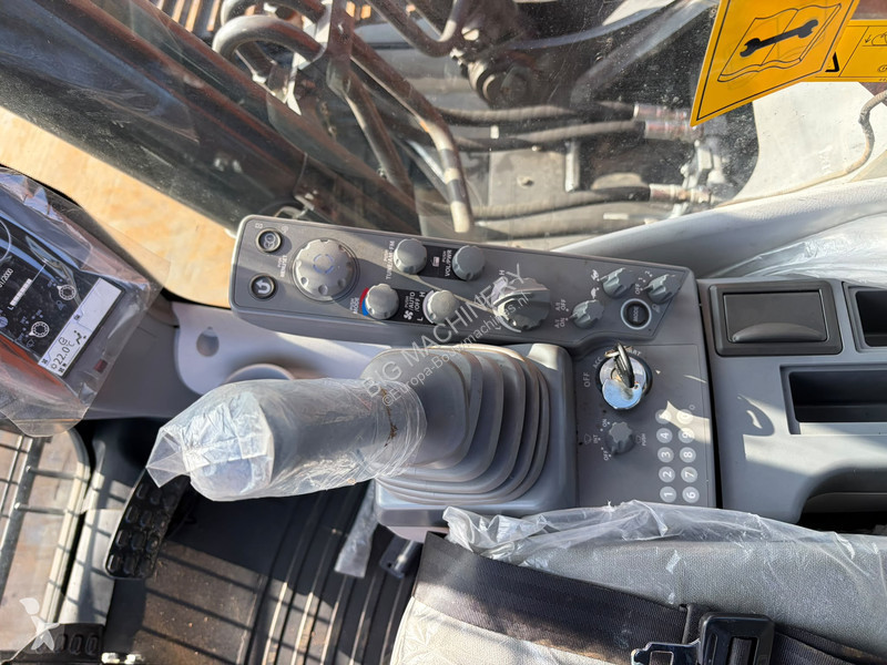 Escavadora Hitachi ZX220LC-5G