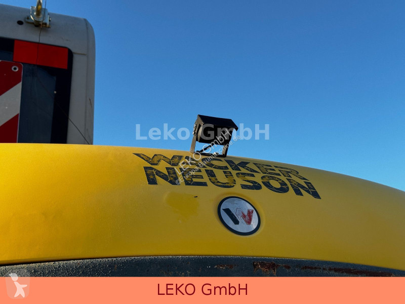 Pelle Wacker Neuson Neuson EW100 Mit Drei Löfffeln