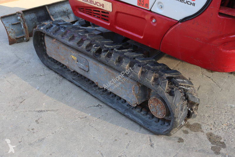 جرافة Takeuchi TB216
