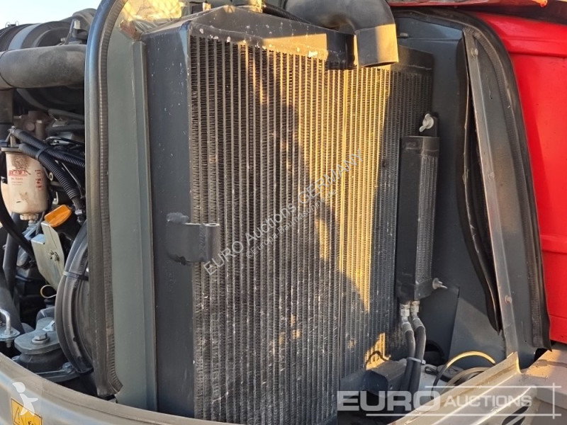 جرافة Wacker Neuson 2