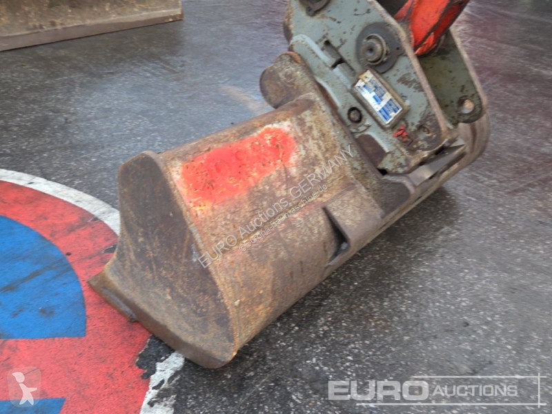 Багер Volvo ECR25D