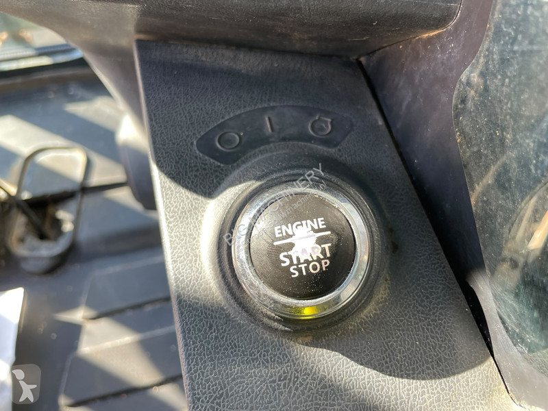 جرافة Hyundai HX220AL