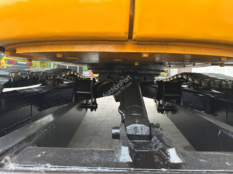 Escavadora JCB 8056