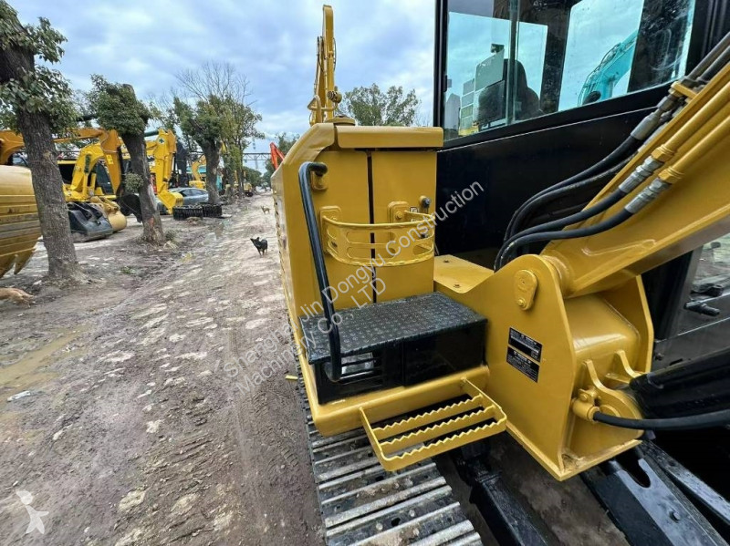 Lopatový nakládač Caterpillar 305.5E