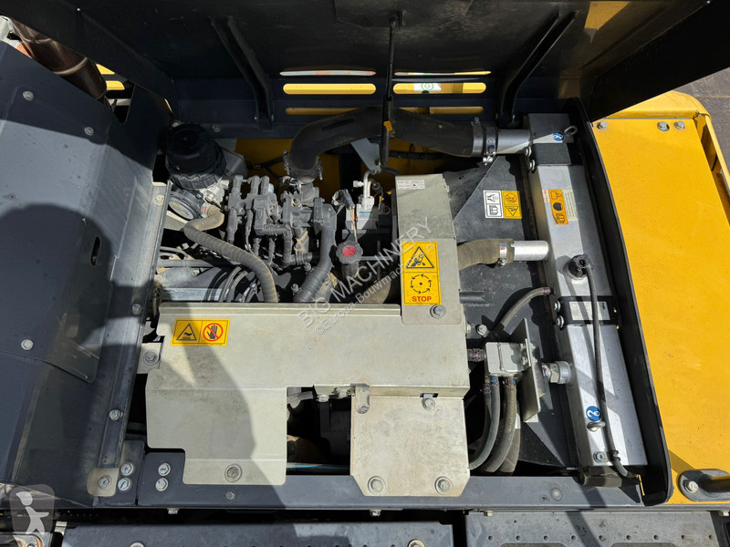 Excavator Komatsu -11