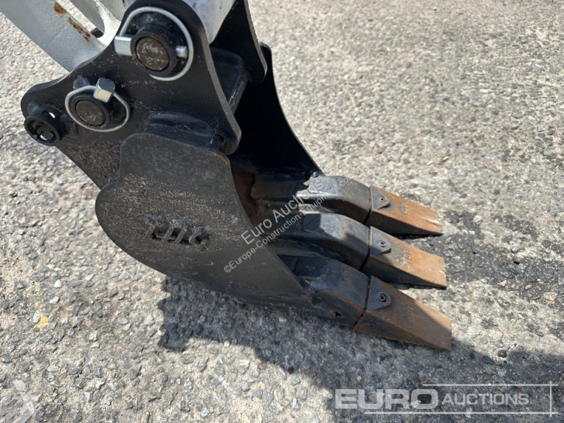 Escavadora Takeuchi TB210R