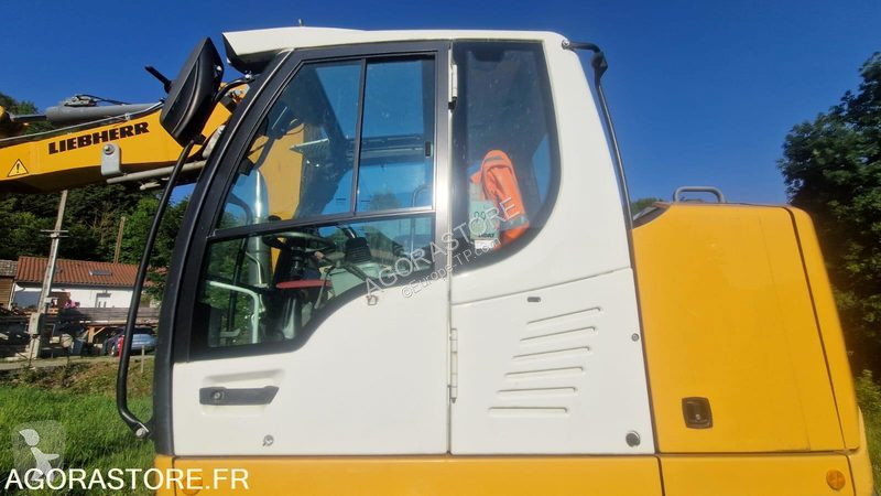 Excavator Liebherr A 912 COMPACT