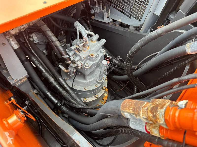 Excavator Hitachi LC-6