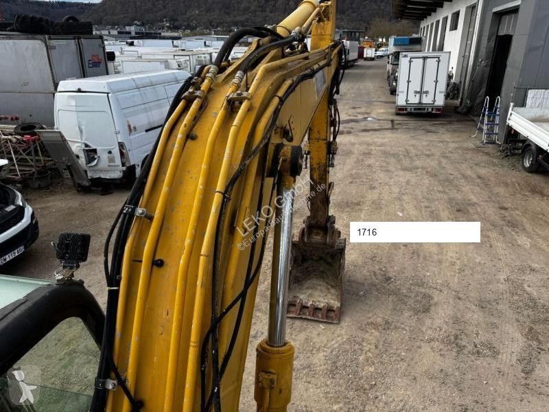 Escavatore Caterpillar C Mit Zwei Löffeln