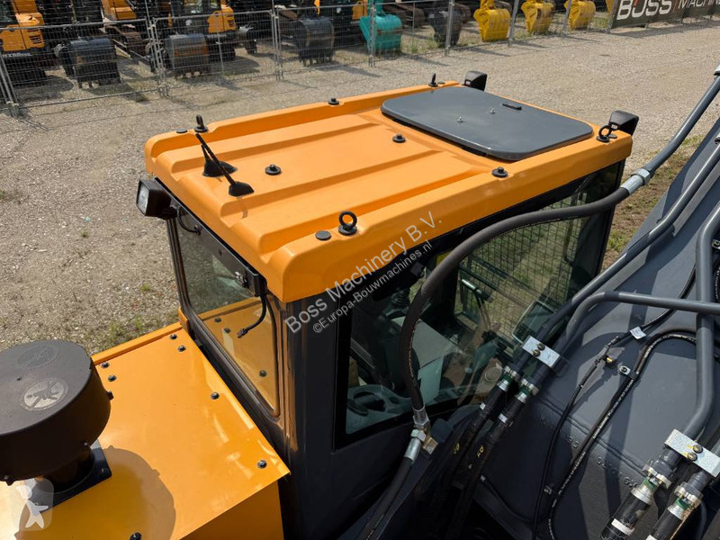 جرافة Hyundai HX360L - New / Unused / Hammer Lines