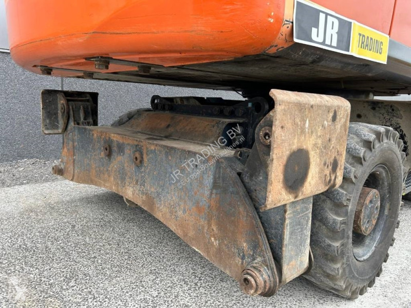 Lopatový nakládač Hitachi ZX220W-5B