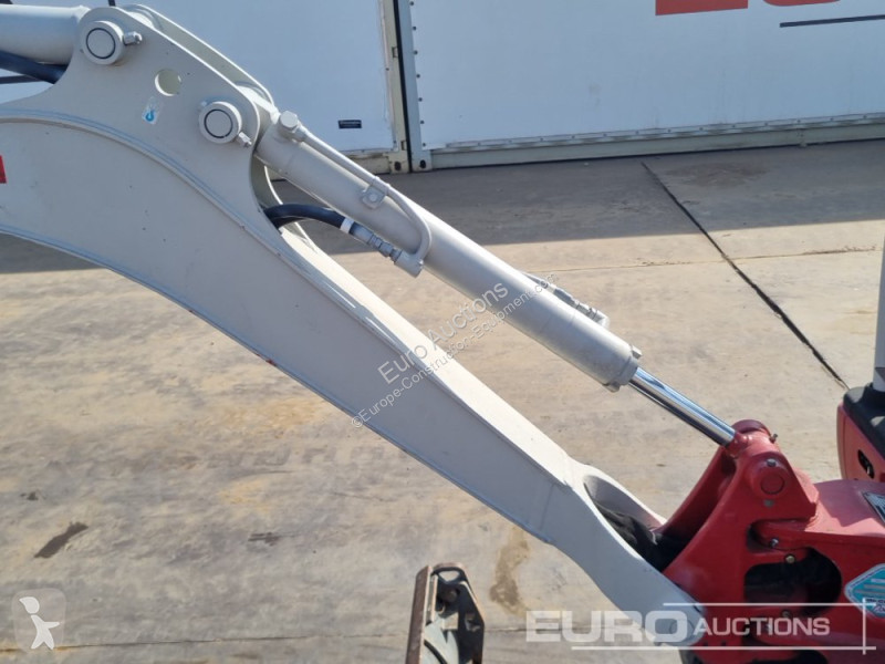 Escavadora Takeuchi TB216