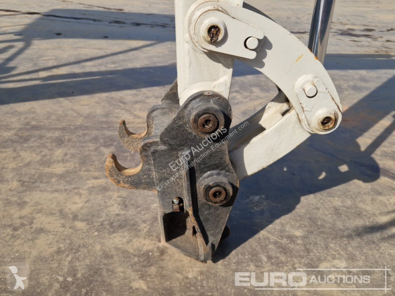 Escavadora Takeuchi TB216