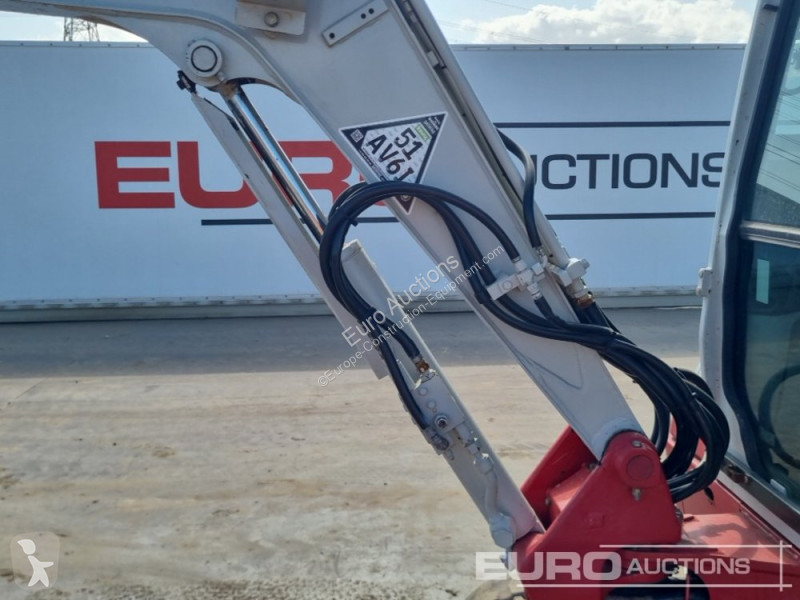 Escavadora Takeuchi 0