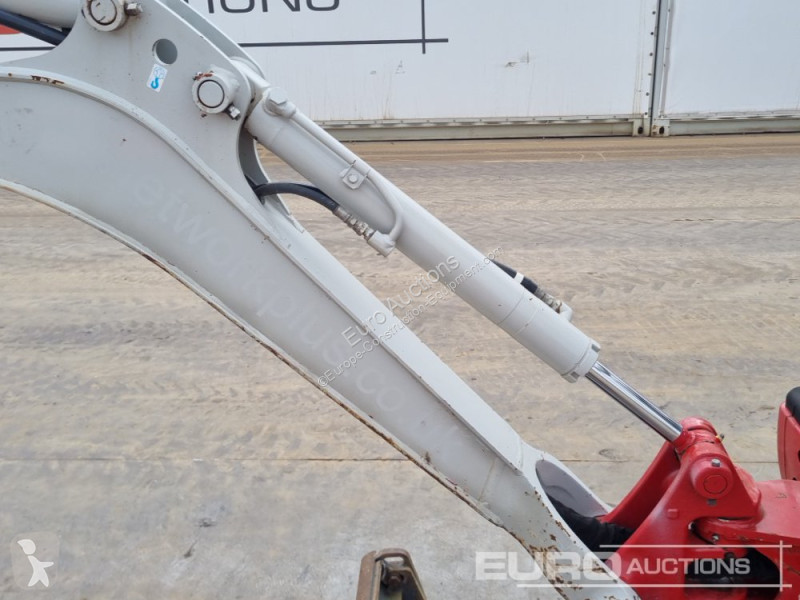 Escavadora Takeuchi TB216