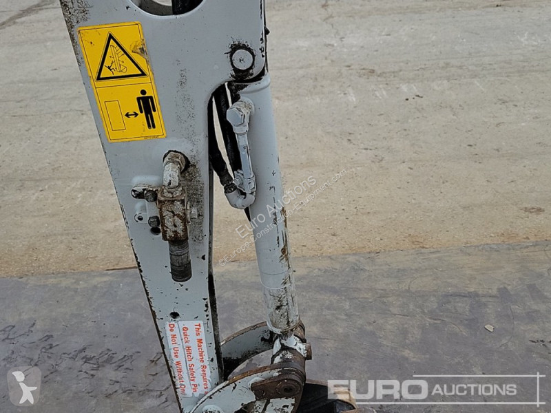 Escavadora Takeuchi TB216