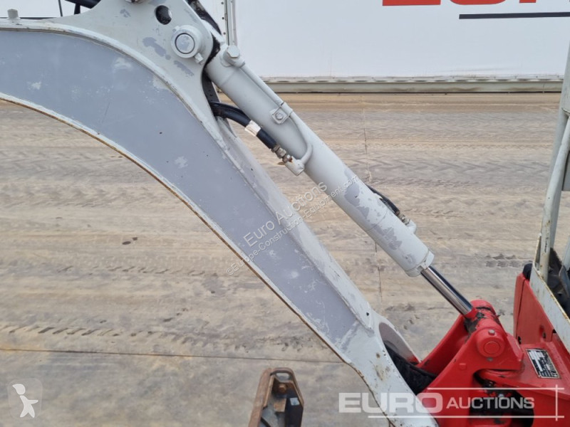 Escavadora Takeuchi TB215