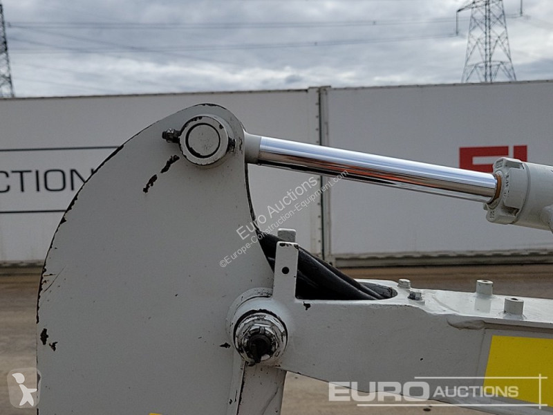 Escavadora Takeuchi TB216