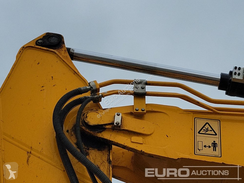 جرافة JCB 220XLC