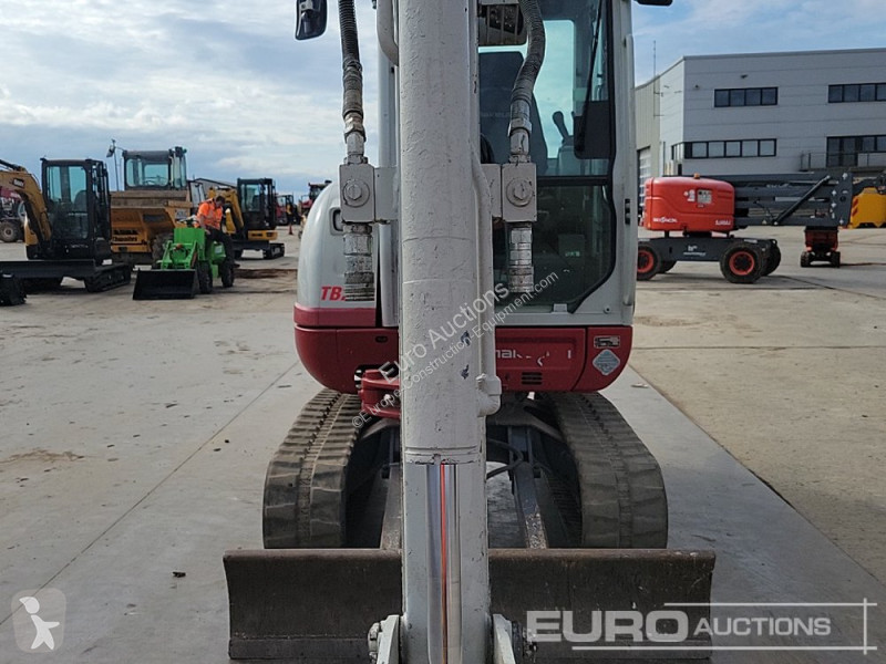 Escavadora Takeuchi 0