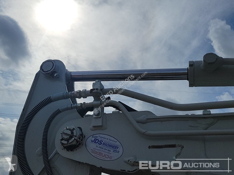 Escavadora Takeuchi TB240