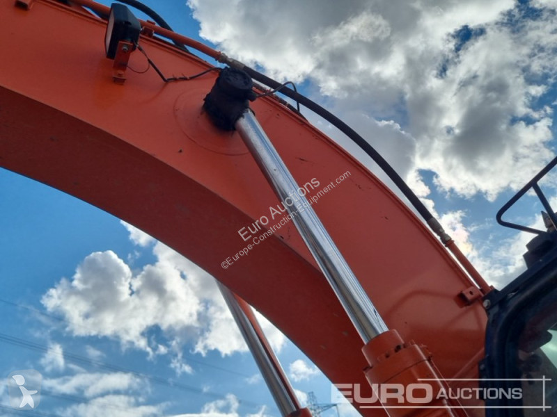 Escavadora Hitachi -6
