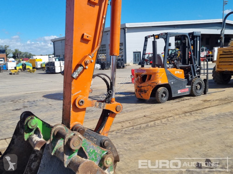 Escavatore Hitachi B-6
