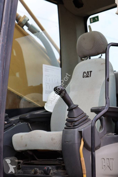 جرافة Caterpillar UHD