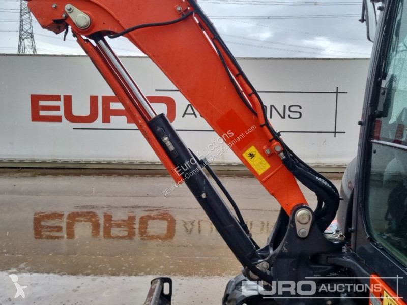 Lopatový nakládač Kubota U48-4