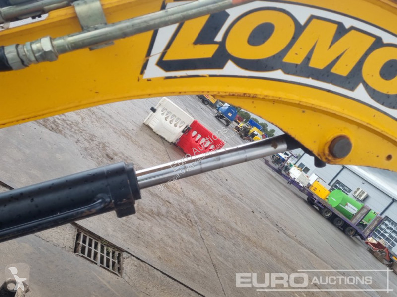 Lopatový nakládač JCB