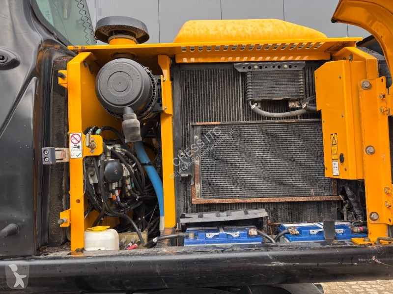 Escavadora JCB