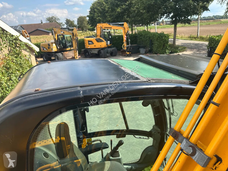 Lopatový nakládač JCB JS190