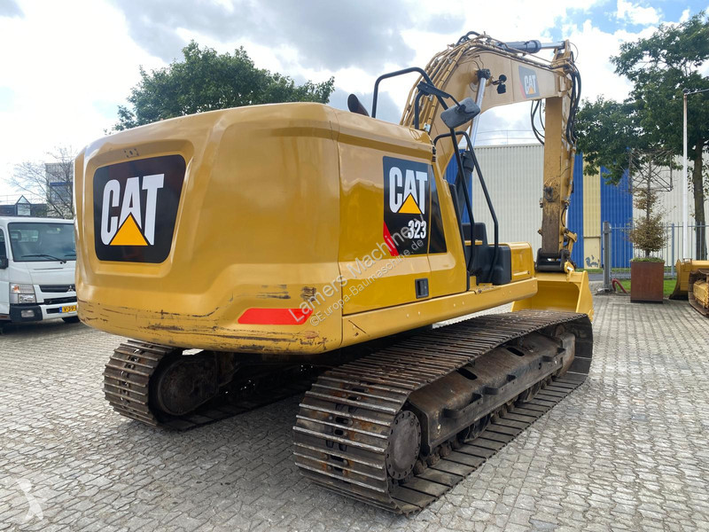 Rýpadlo Caterpillar 323 .