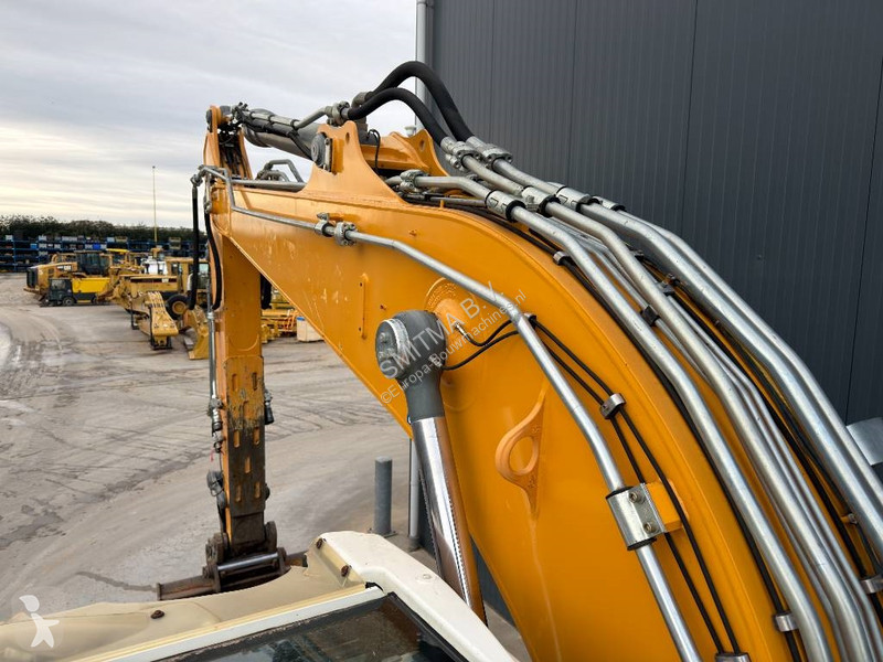 جرافة Liebherr R922 SLC