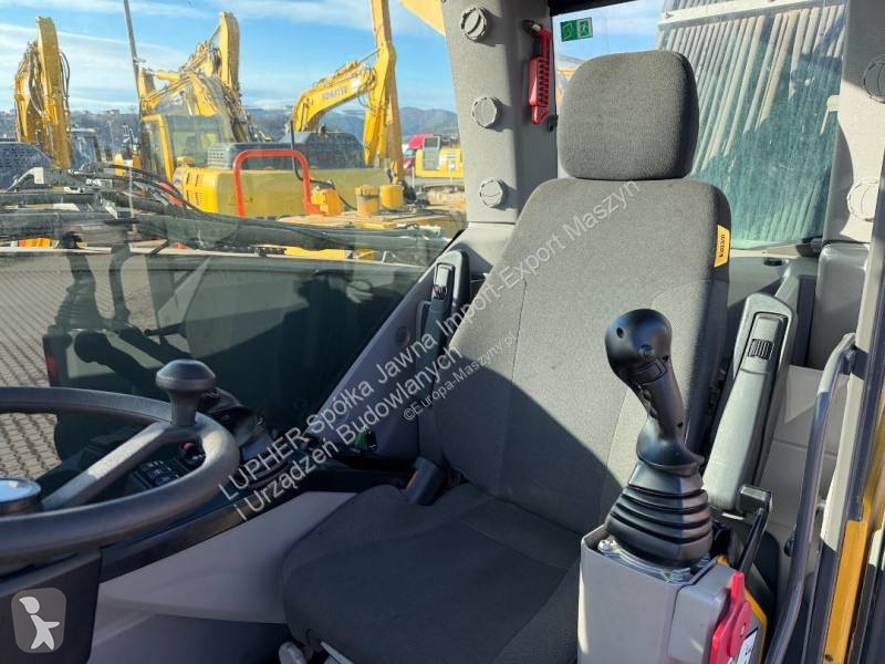 Lopatový nakládač Volvo EW240EMH