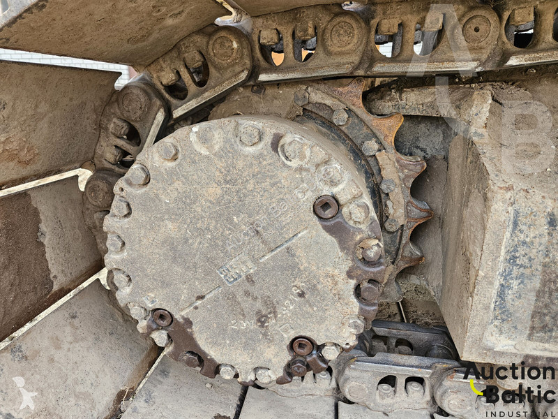 جرافة Komatsu 11