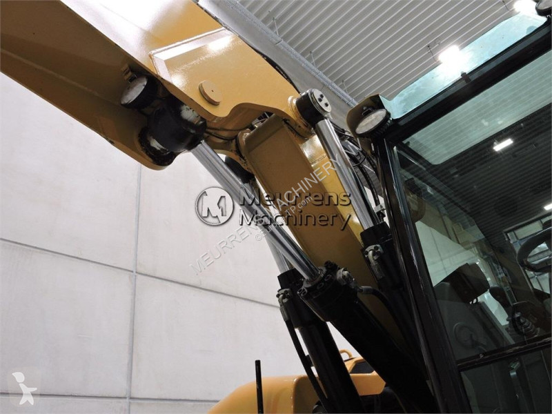 جرافة Caterpillar F