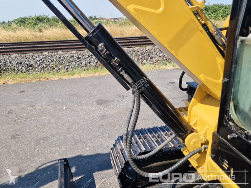 جرافة Caterpillar 305.5 E2