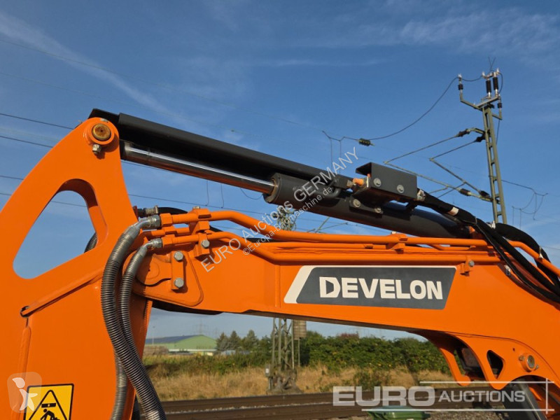 Excavadora Develon DX35Z-7