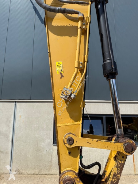 Escavatore Caterpillar L