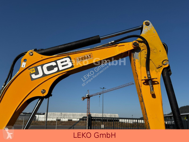 Lopatový nakládač JCB RTS