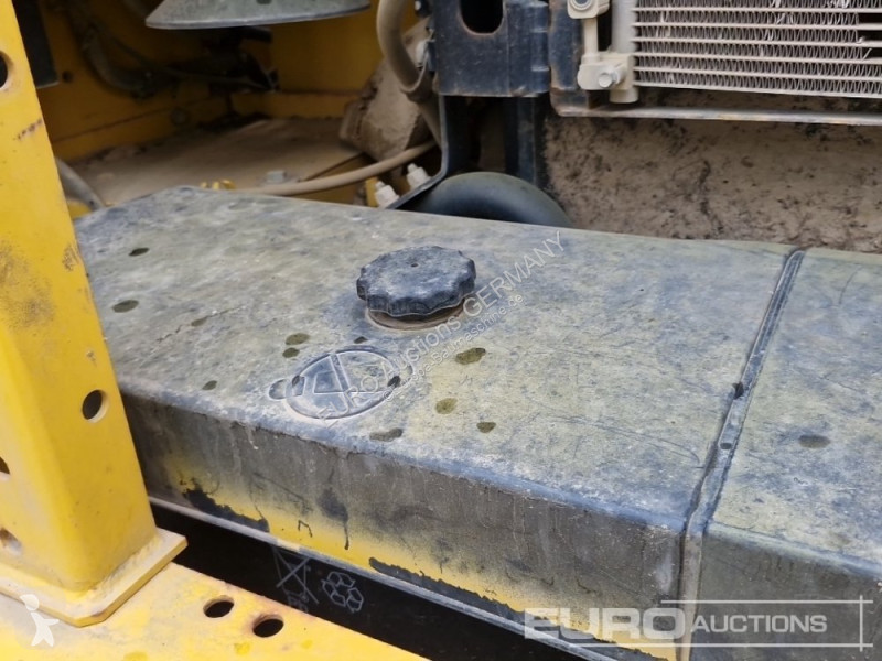 جرافة Komatsu 10