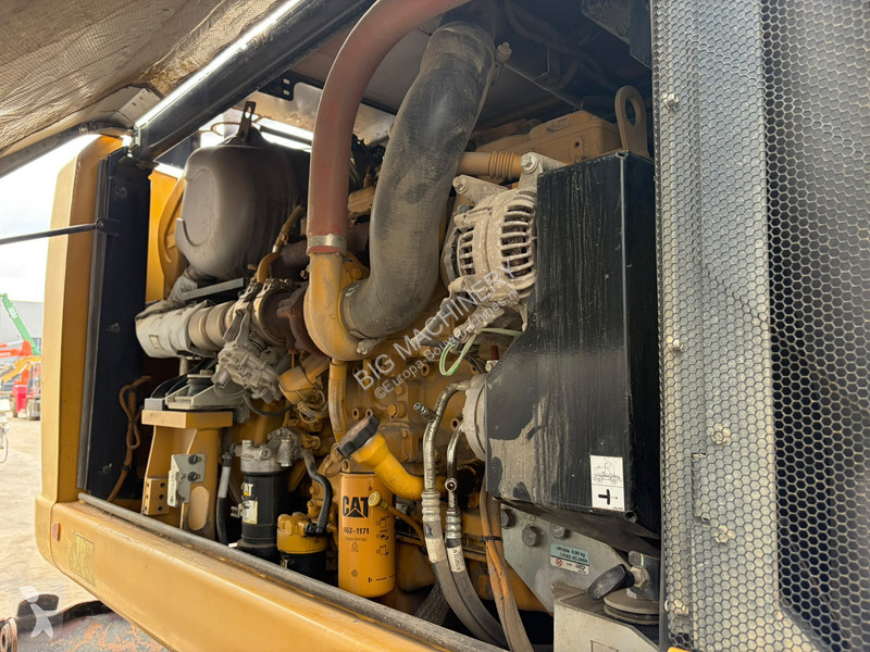 جرافة Caterpillar F