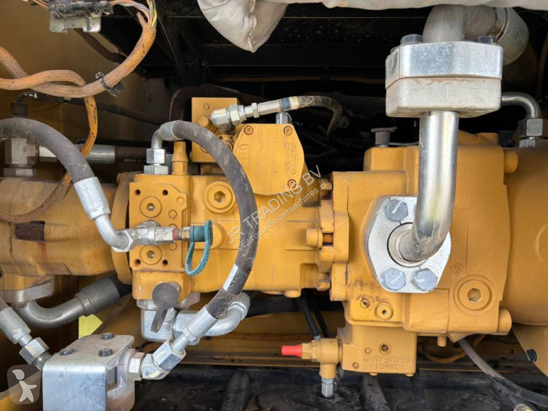 جرافة Caterpillar M 320 F