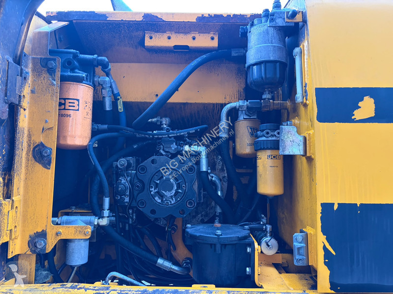 جرافة JCB