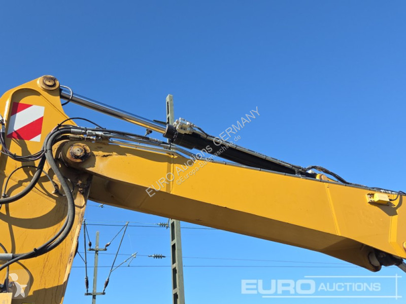 جرافة Caterpillar F