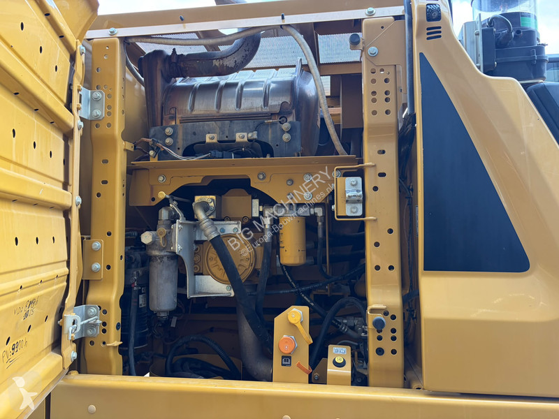 Lopatový nakládač Caterpillar 07A
