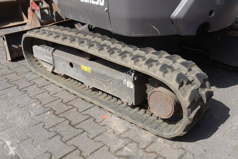 جرافة Volvo ECR25D